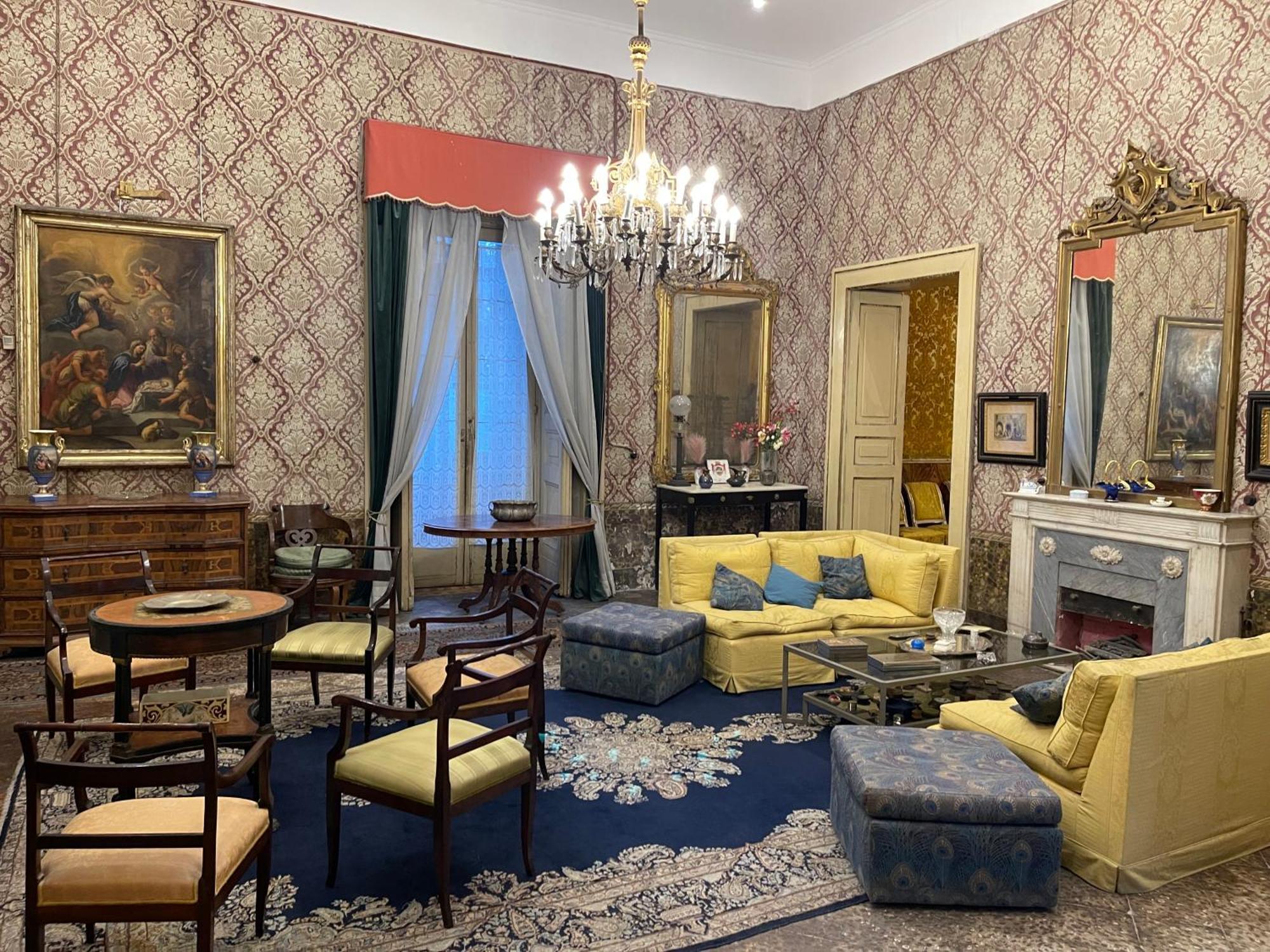 The Saint's Library Loft In Historical Palace Appartement