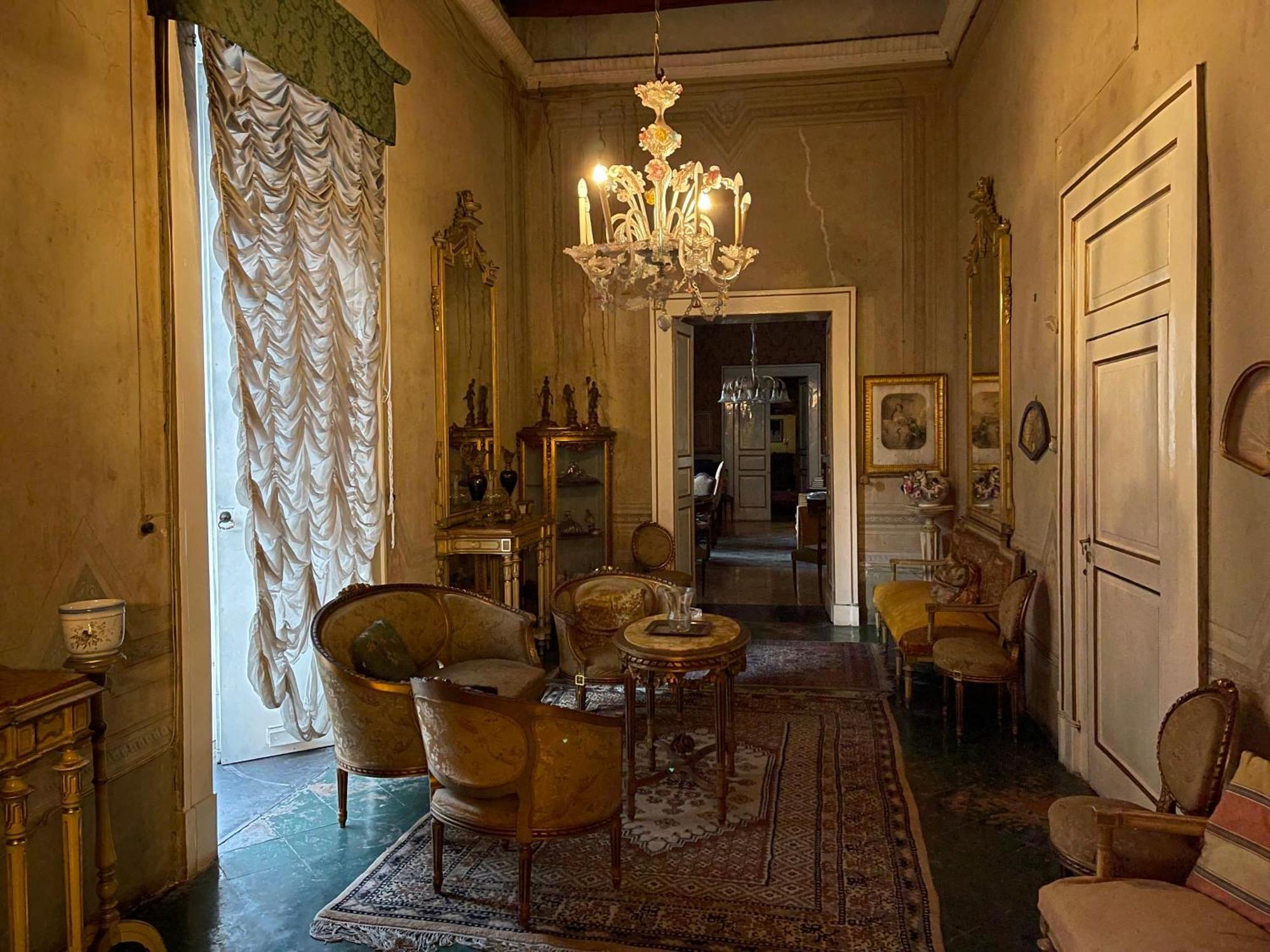 The Saint's Library Loft In Historical Palace Apartment
