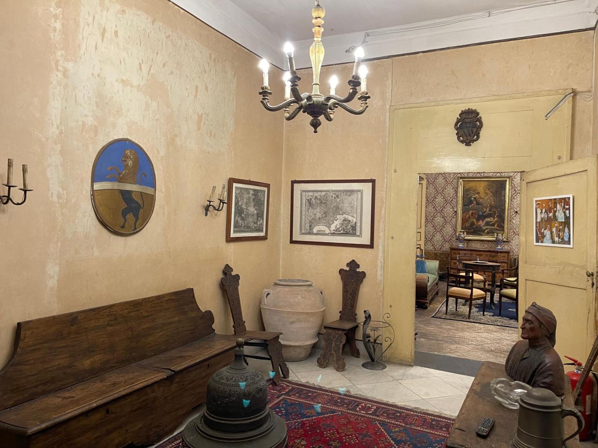 The Saint's Library Loft In Historical Palace Naples